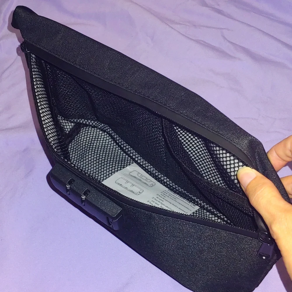 NWT SMELL PROOF LOCKABLE BAG WITH 2 POCKETS INSIDE * FLUENT BAGS